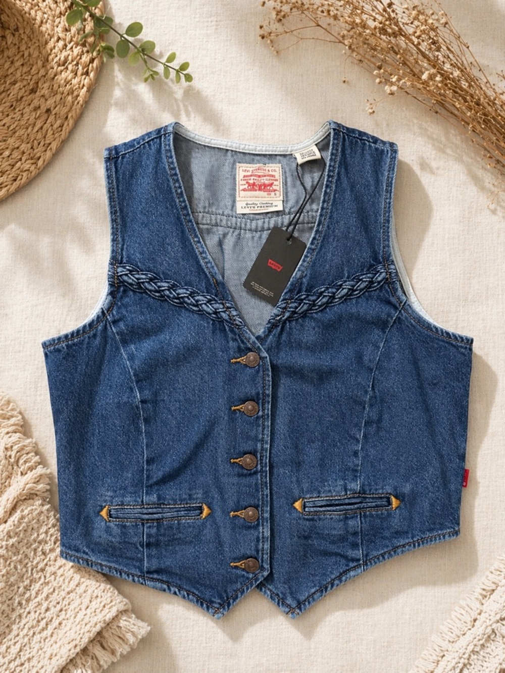 Levi’s Denim Vest Size Small NWT | Vintage-Inspired Braided Detail - Picture 4 of 9